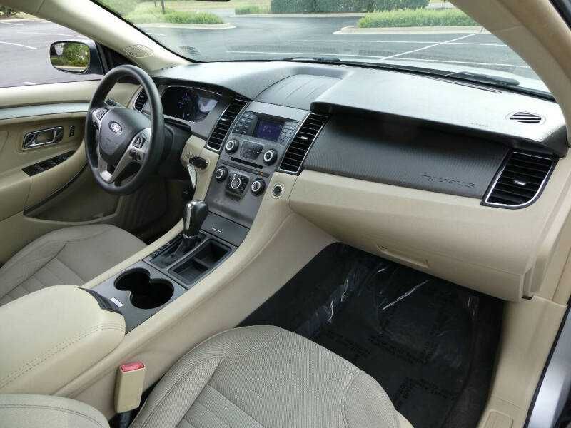 2017 Ford Taurus SE