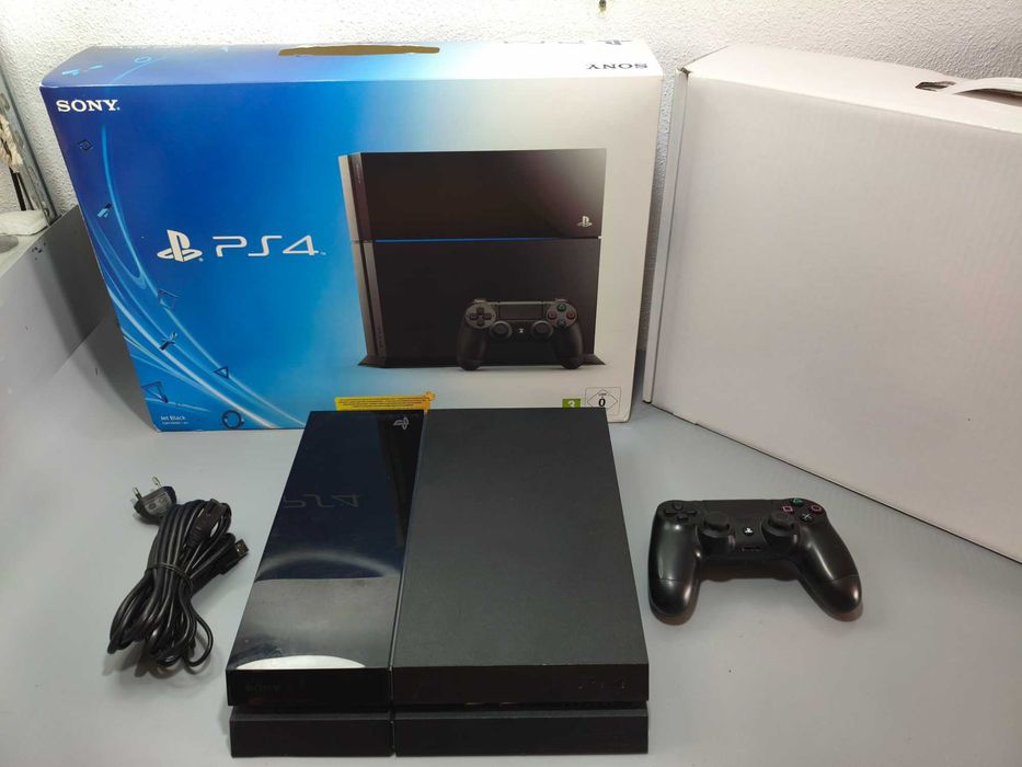 Playstation 4 em Caixa