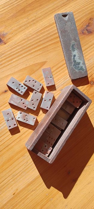 DOMINÓ EM FERRO + de 70 anos