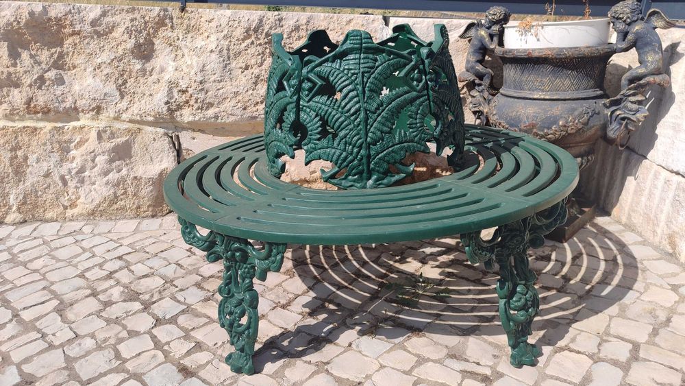 Banco de jardim em ferro forjado