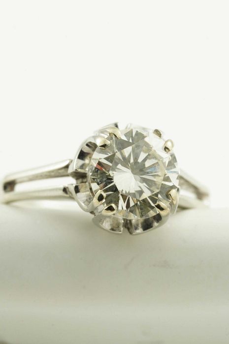 Złoty pierścionek z brylantem 1.50ct 18K