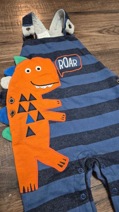 055 P spodnie nr 3 ogrodniczki dino f&f 80-86 rozmiar 12-18 miesięcy