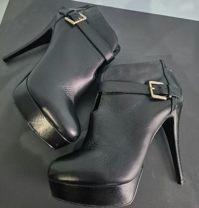 Kazar Czarne skórzane botki na szpilce rozm. 39