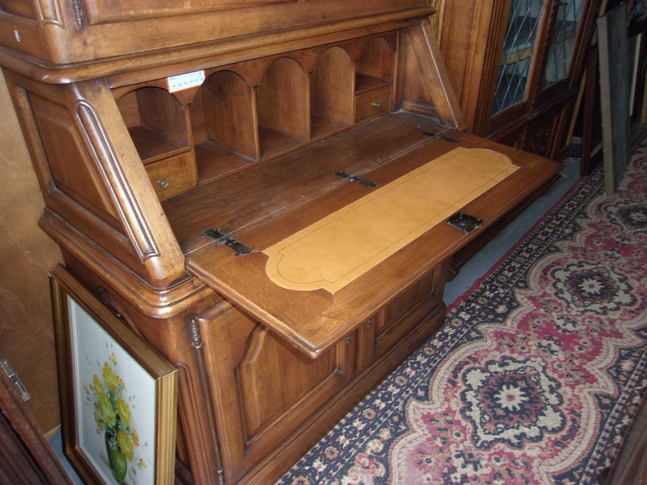 Sekretarzyk dębowy.Bardzo masywny lity dąb 100 %.