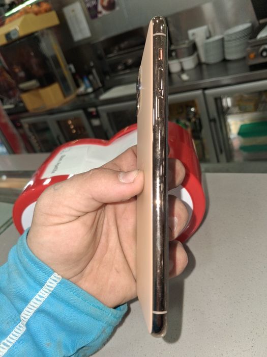 iPhone 11 pro max dourado