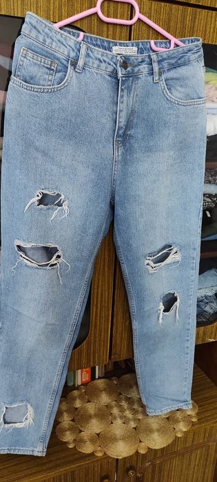 Продаю джинсы ,,мом,, б/у в отличном состоянии, размер L. 350грн