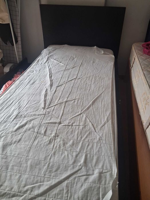 Cama solteiro com gavetas
