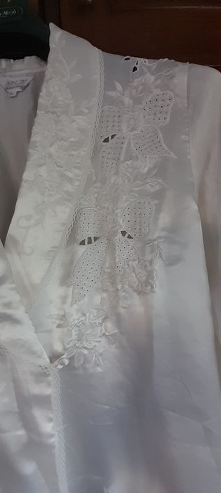 Robe/ roupão de cetim bordado