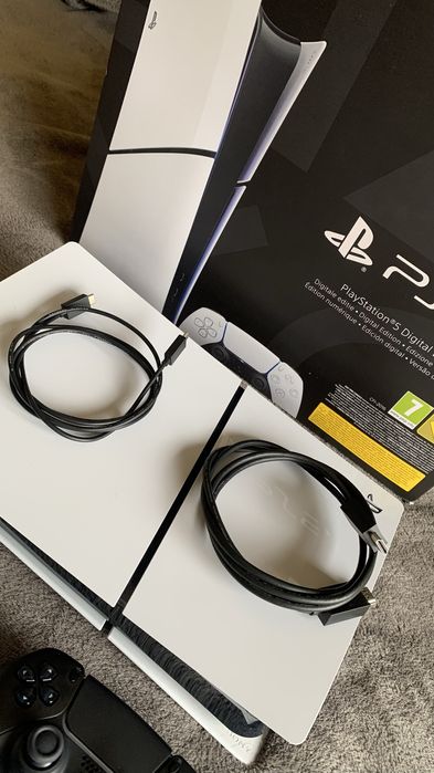 PlayStation 5 Slim Digital 1TB – Completo – 8 meses de uso