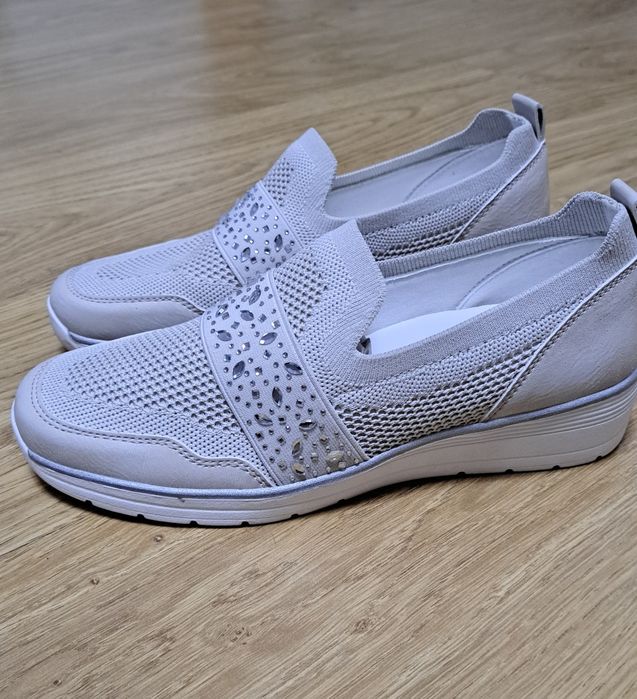 Sprzedam nowe buty damskie