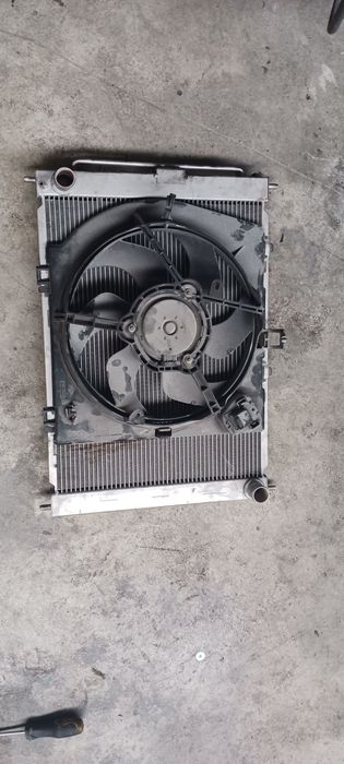 Radiador renault 1500 dci em bom estado. Bom preço.