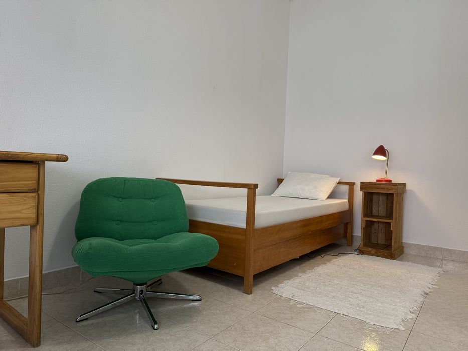 Quarto mobilado cacilhas