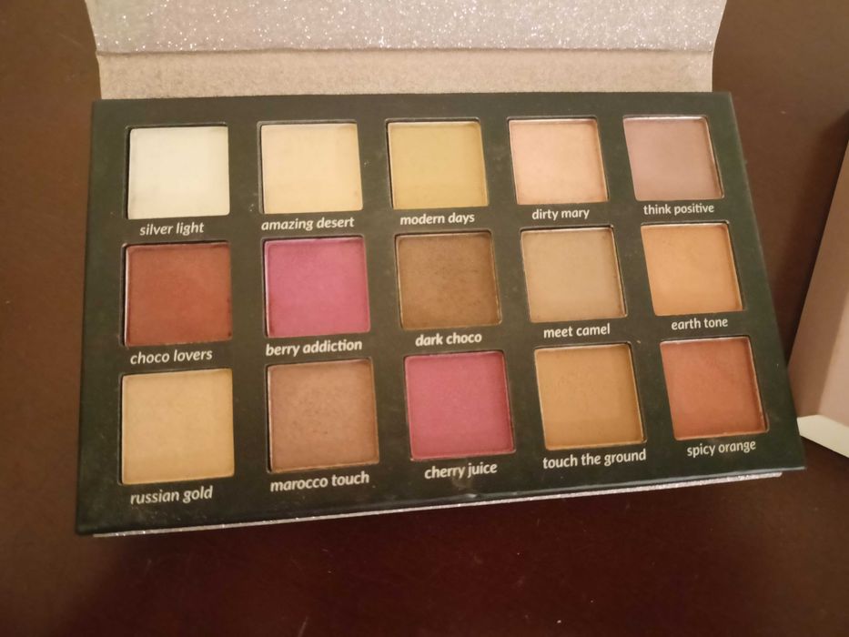 Wibo Modern Paleta Cieni do powiek 15 g