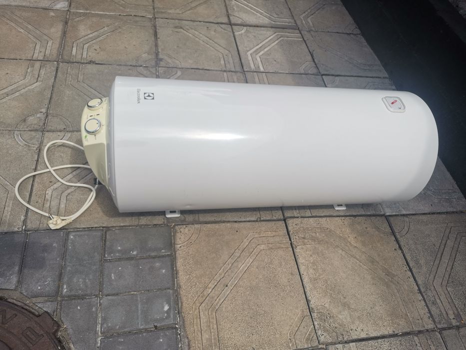 Нагревательный бак Electrolux 80l.