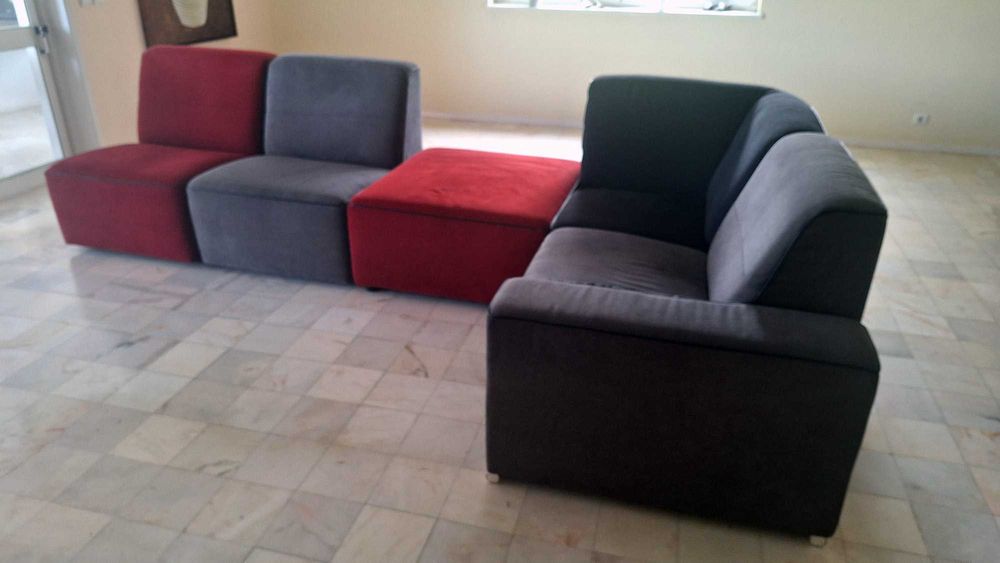 Única parte de um sofá (cinza, vermelho ou preto)