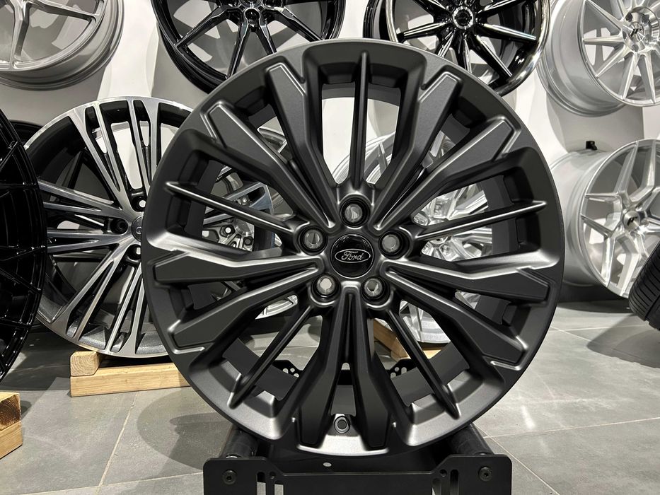 Oryginalne felgi aluminiowe 19 x7.5 5x108 ET50 Ford Puma Kuga LV4C-P2A