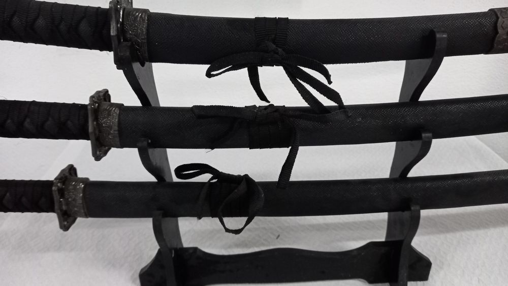 Conjunto 3 Espadas Samurai + Suporte Decorativo