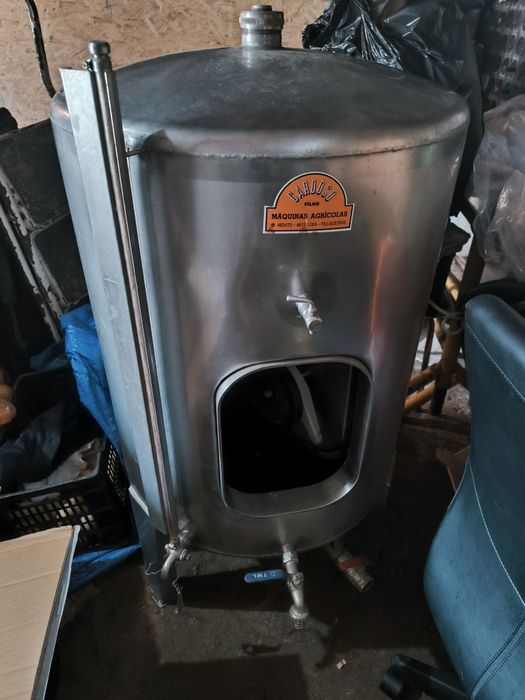 Conjunto de cubas em inox e esmagadora de uvas elétrica