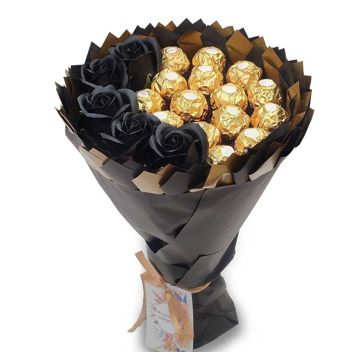 Bukiet ze słodyczy Ferrero Rocher i róże. Prezent na urodziny, ślub