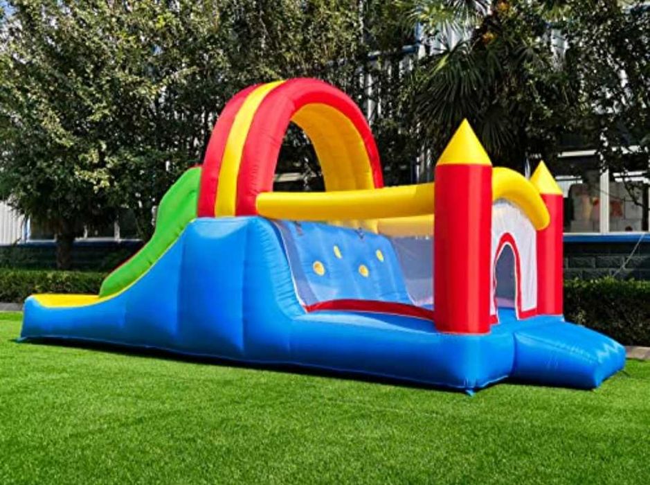 Entretenimento infantil insuflável