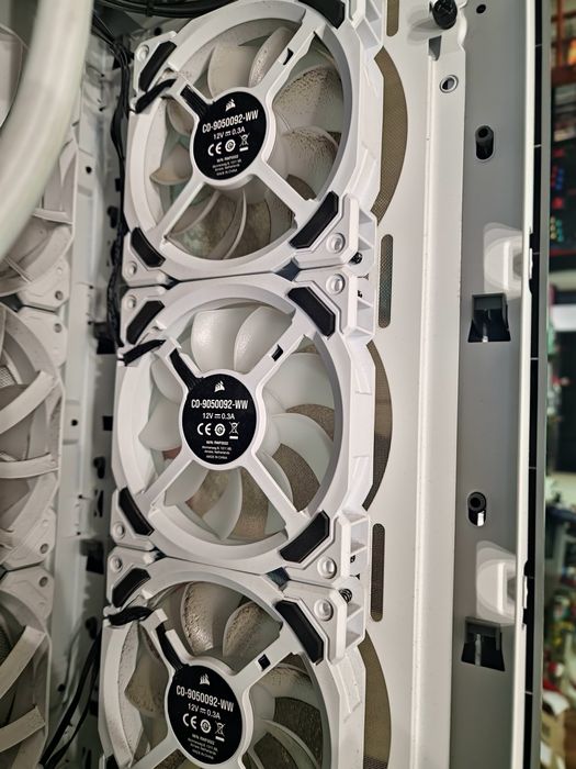 7x Ventoinhas Corsair de excelente qualidade e performance.