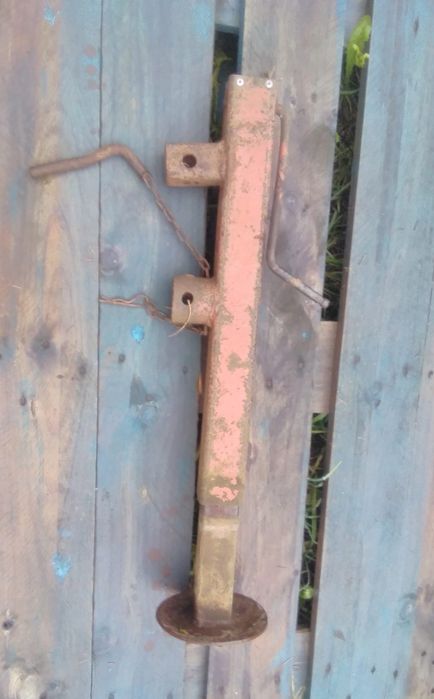 Podpora przyczepy  stopa prasy prasa belujaca