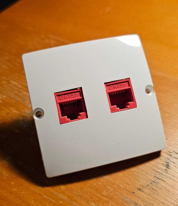 Podwójne gniazdko sieciowe RJ45