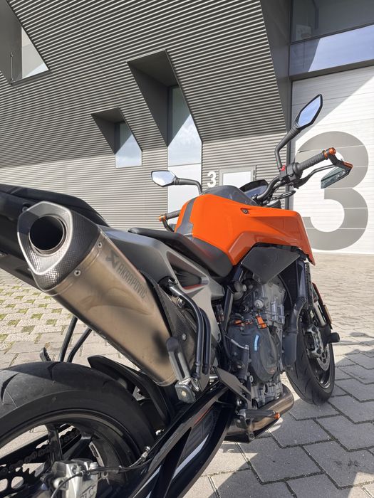 KTM Duke 790.