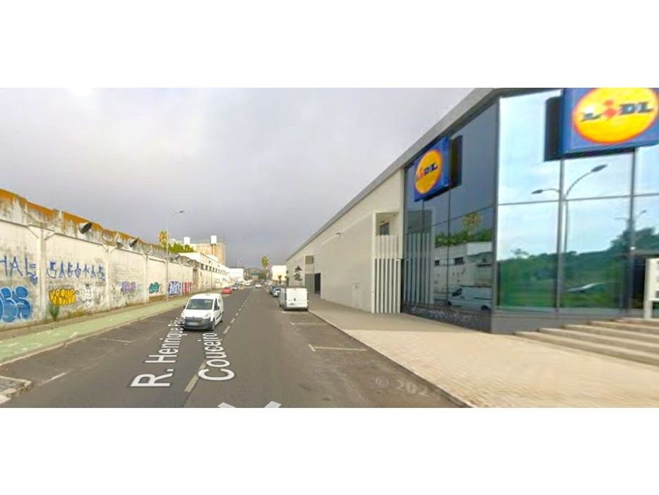 Espaço Comercial e Serviços na Zona Industrial da Venda Nova