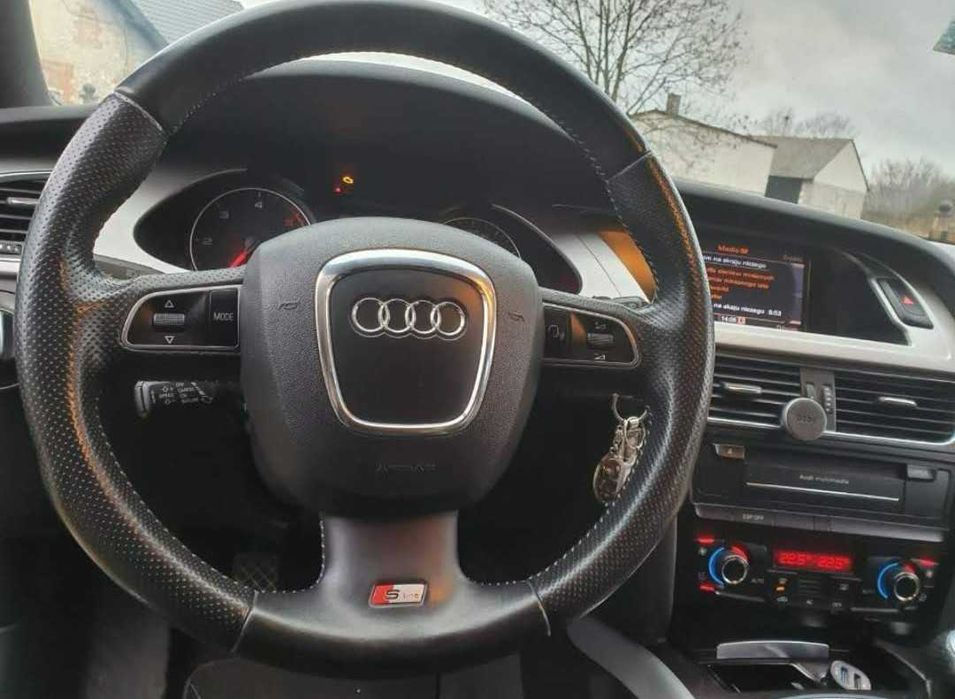 Audi A4B8 S-line AVANT, 178 km, 2010r. czarna podsufitka.