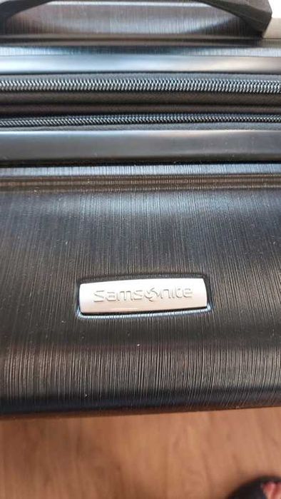 Czarna walizka Samsonite