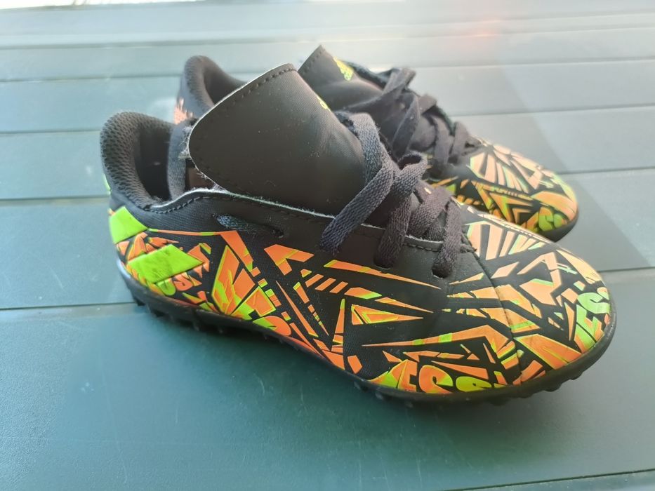 Chuteiras adidas n*28