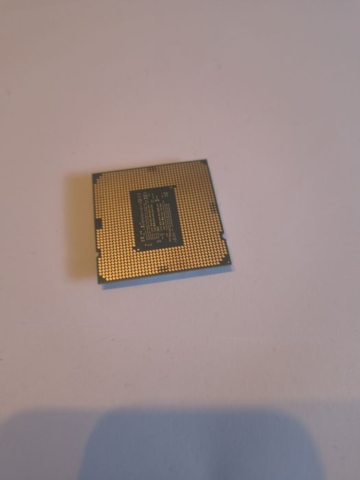 Procesor Intel Core i5-10500T (6 rdzeni / 12 wątków).