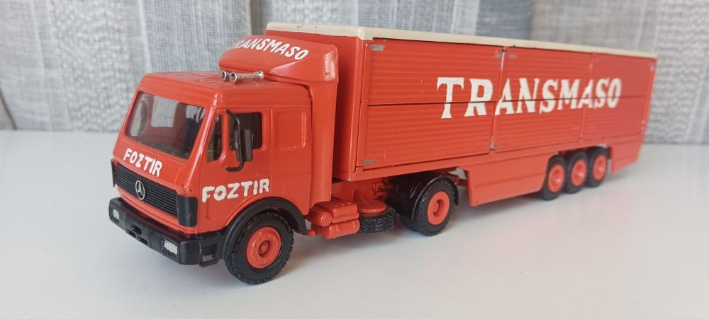 Camião Mercedes escala 1/50