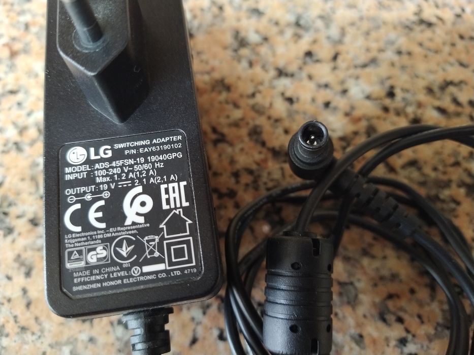 Alimentação carregador LG TV casa quarto apartamento vivenda