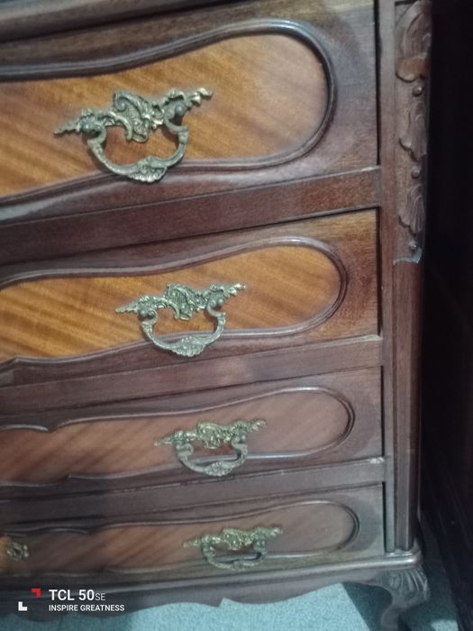 Cómoda muito antiga ( centenária) em ótimo estado.