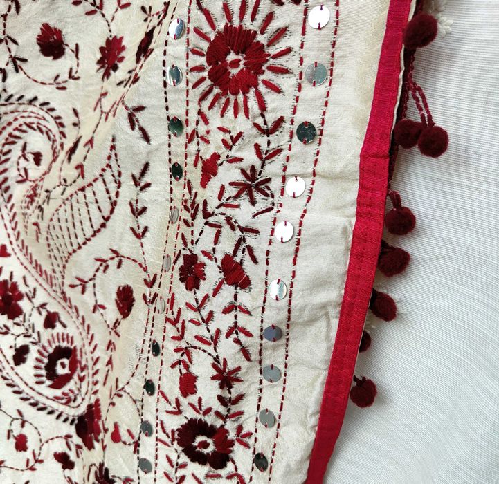 Orientalna chusta dupatta haftowana ręcznie paisley haft czerwony