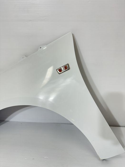 Opel Adam błotnik lewy z474