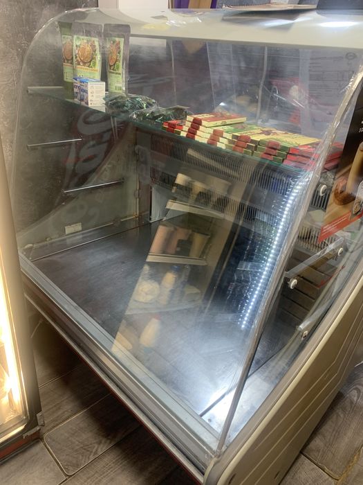 Продається холодильна вітрина