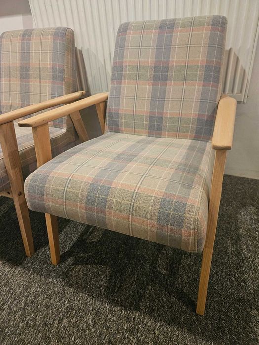 Dwa fotele klubowe PRL, Lisek, po renowacji.