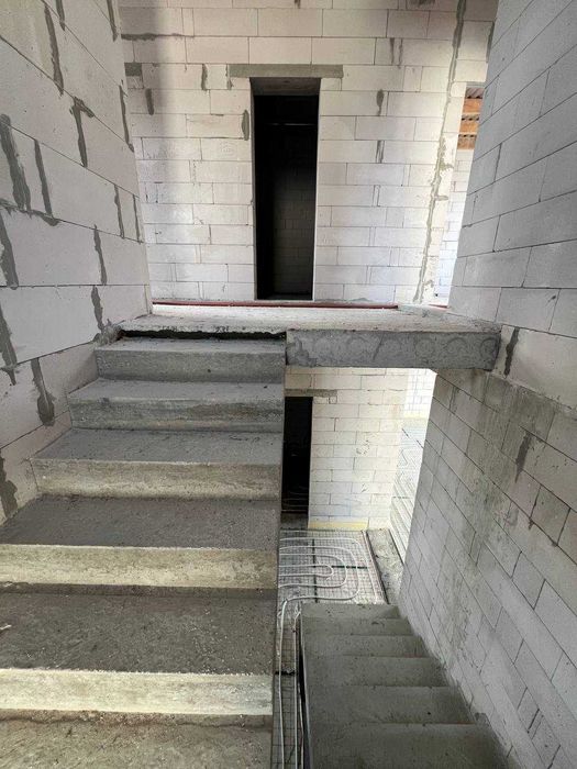 Продається зданий дуплекс з наповненням у Крихівцях.