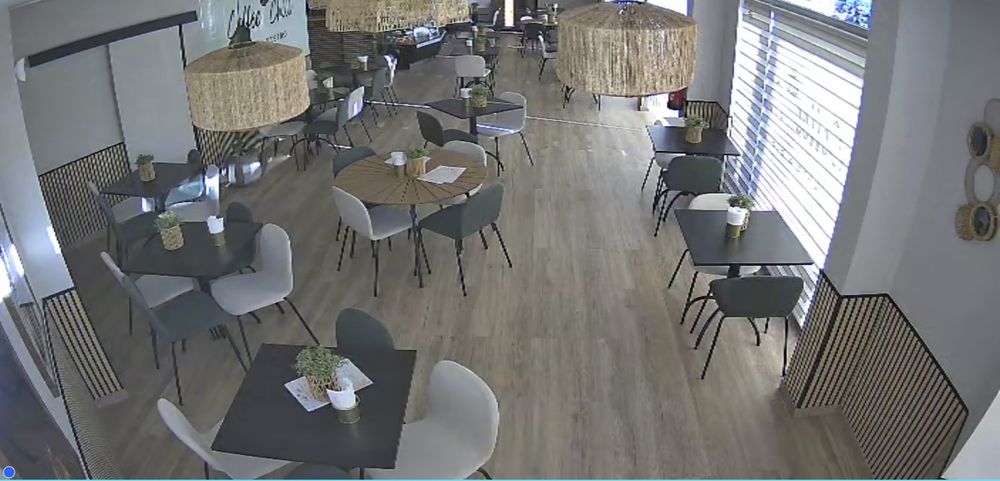 Espaço ideal para Bistro Wine Bar Brunch Tapas  Lounge ou restauração moderna.