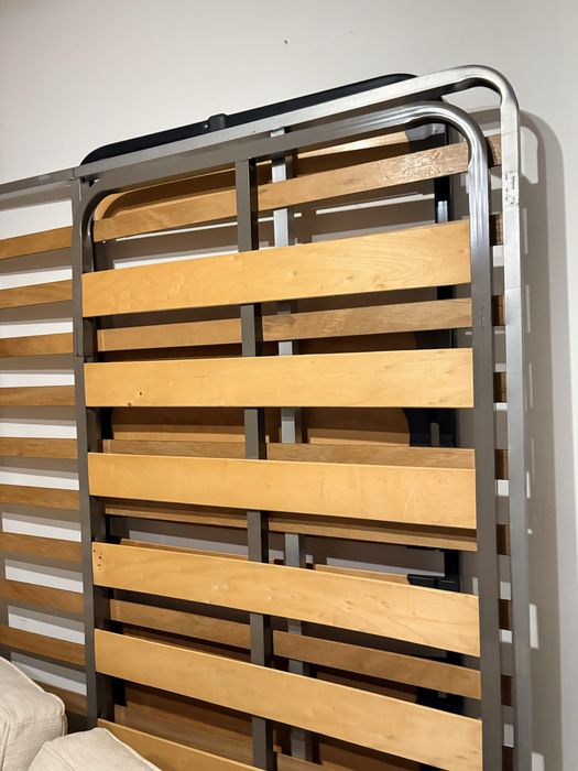 Estrados de cama com pés
