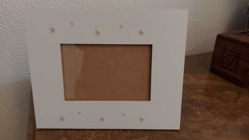 NOVO - Moldura com estrelas, criança ou bébé