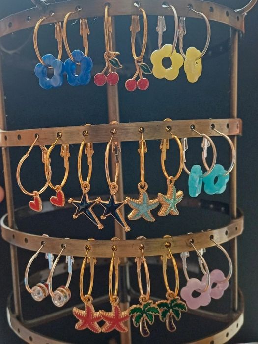 Brincos. Novos. Cada 2,20€