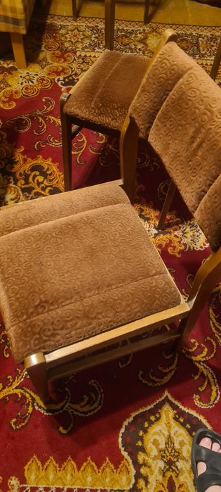 Sprzedam krzesła, używane - 4 sztuki, po 12.5zł za sztukę