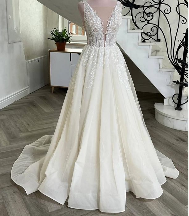 Продам весільну сукню