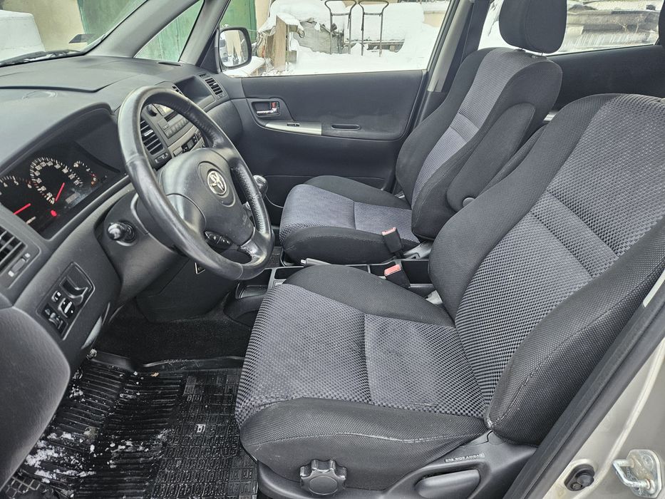 Toyota Corolla Verso 2002 рік 2.0 дизель для військових