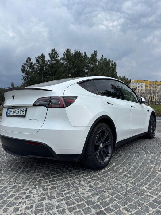 Tesla Model Y Long Renge 82 kvh