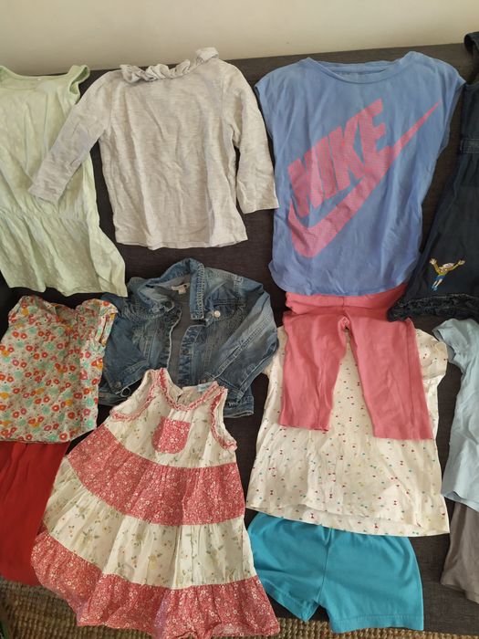 Lote 30 -  20 peças de roupa de menina Verão 2 anos